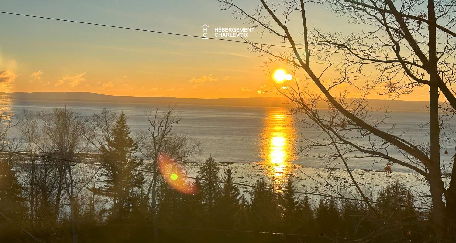 AUB-150 -  Majestic view of the river and the Charlevoix Massif
